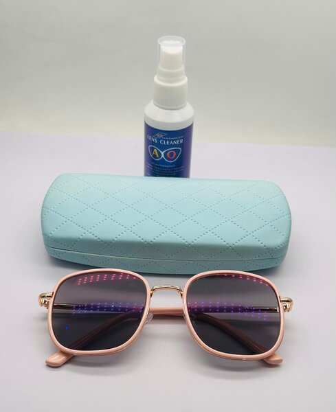 Lunettes de soleil avec étui et nettoyant