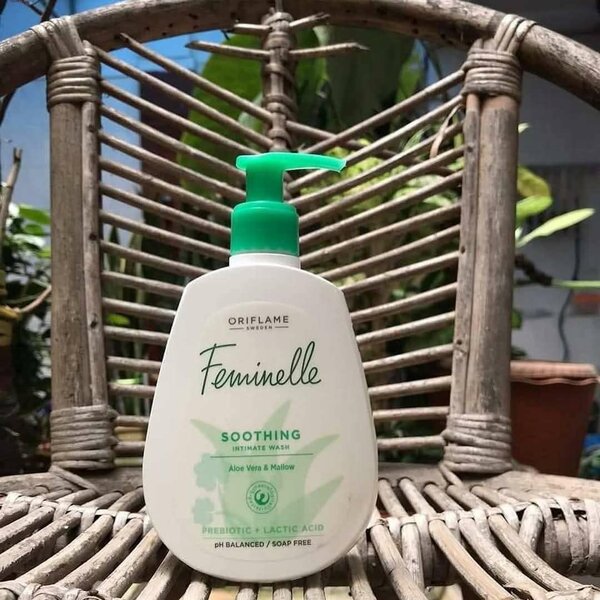 Oriflame's Feminelle Intimate Wash with soothing Alore /mal