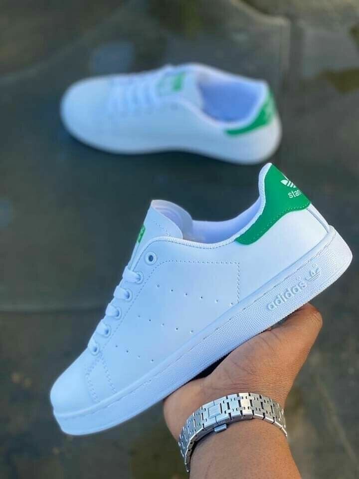 Baskets blanches sport élégantes