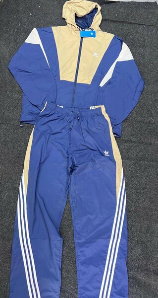 Ensemble de survêtement moderne