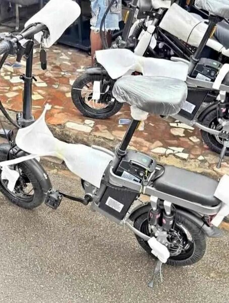 Vélo électrique pliable compact