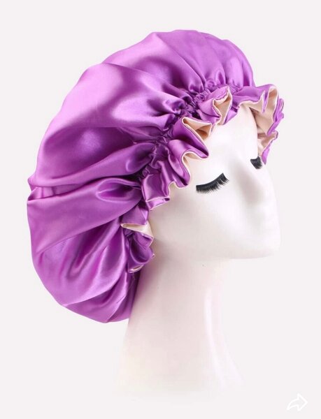 Bonnet en satin coloré