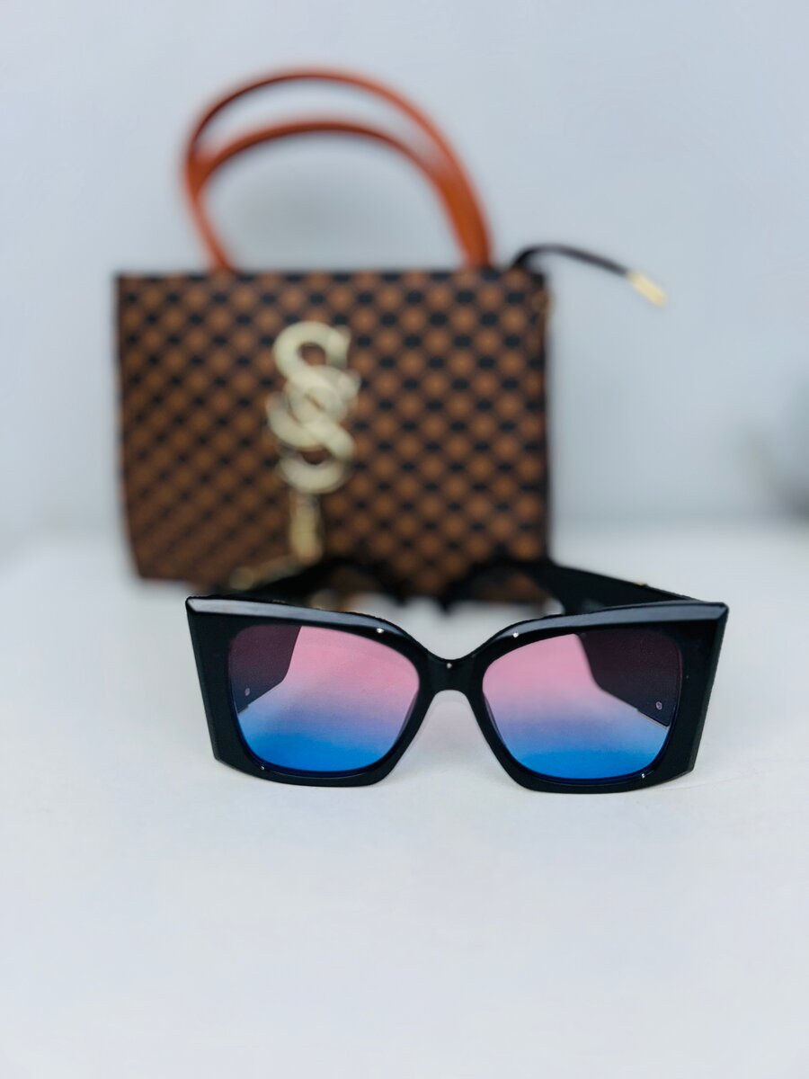 Sac et lunettes de soleils