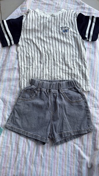 Shorts en denim gris