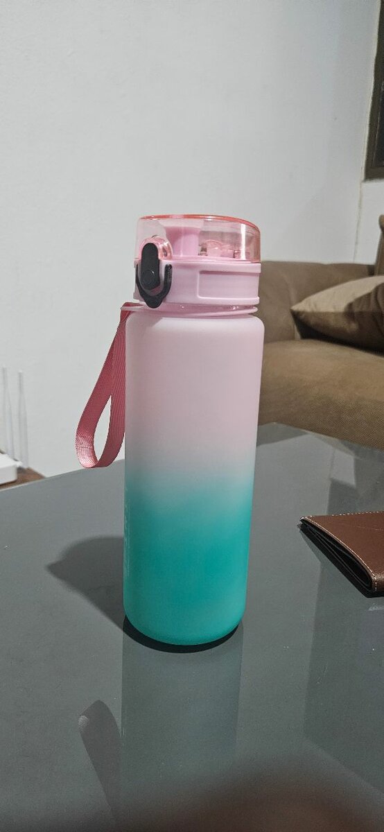 Bouteille d'eau dégradée élégante