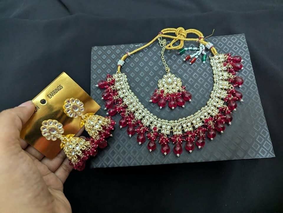 Nackless bindi and topas