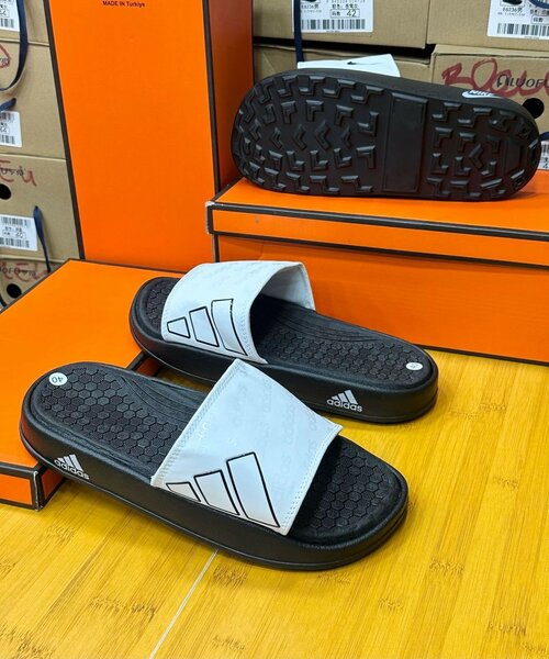 Claquettes adidas