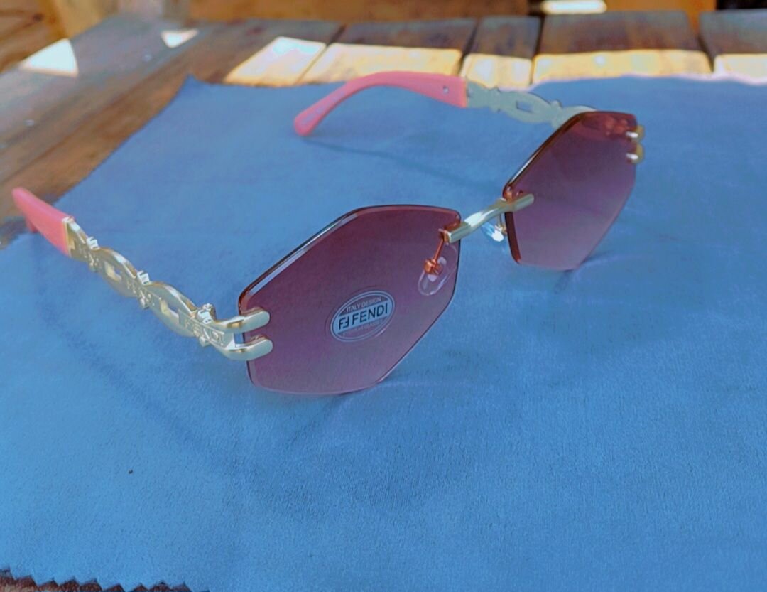 Lunettes de soleil Fendi élégantes