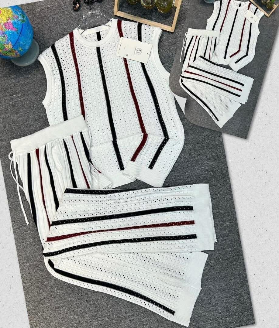 Ensemble tricot rayé moderne