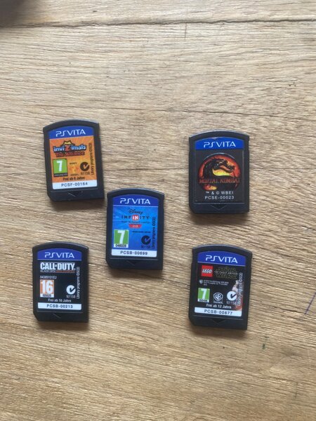 Jeux PS Vita Lot 5 Cartes