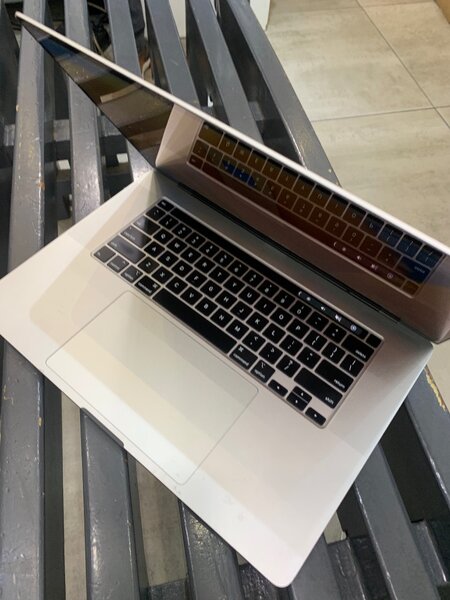 Apple Machook Pro 16inches