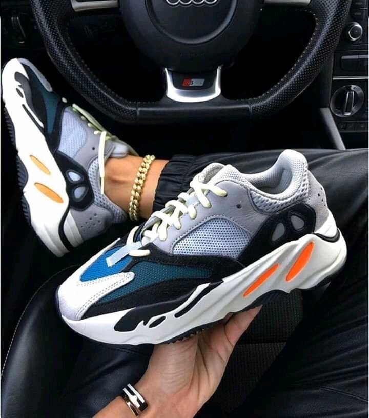 Adidas yeezy 700