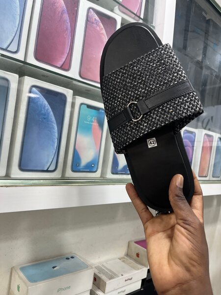 Sandales en cuir tissé