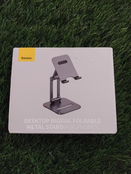 Destop biaxial foldable for phones