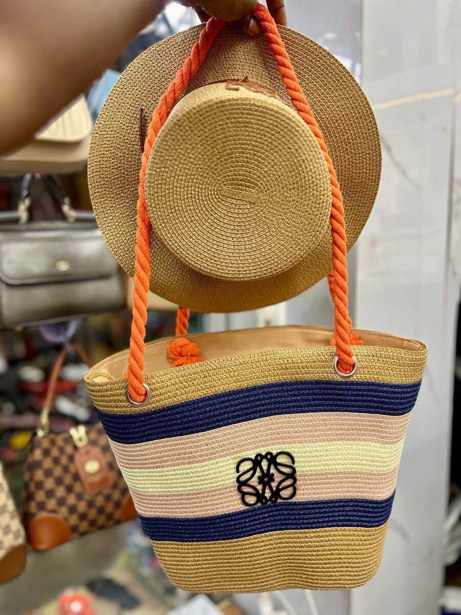 Chapeau et sac en paille élégants