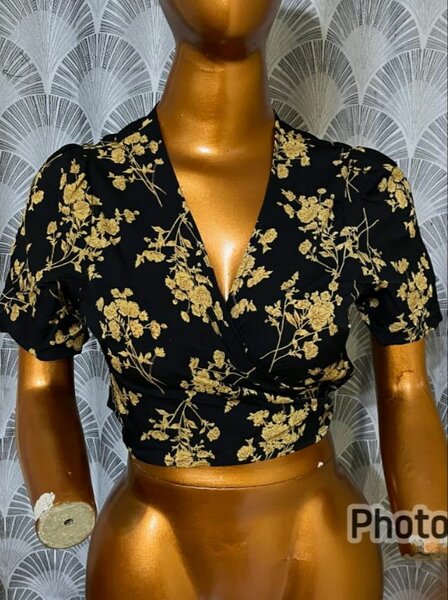 Crop top floral noir chic
