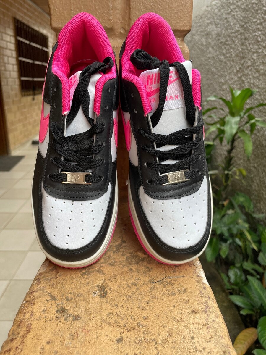 Nike Air Max Pink Sneakers