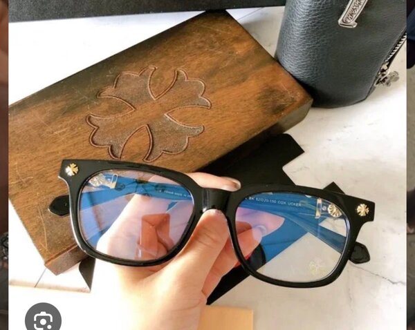 Lunettes de soleil noires femme