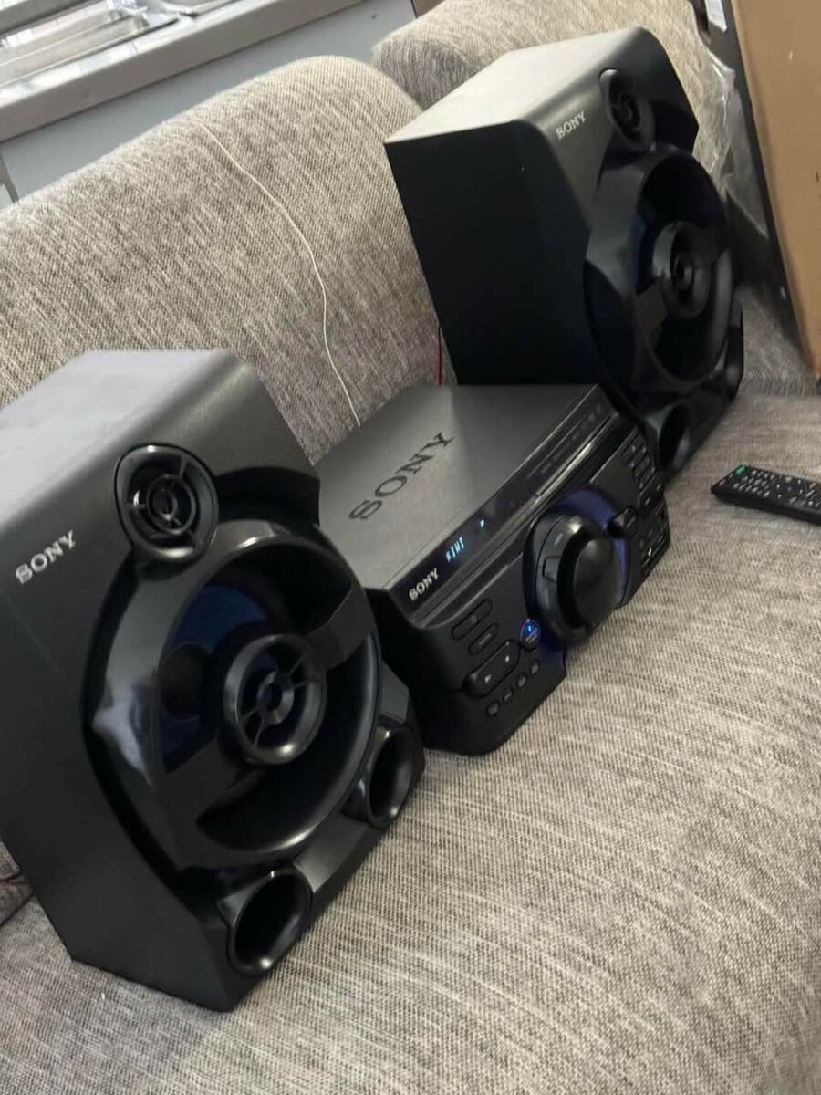 Sony. R3500