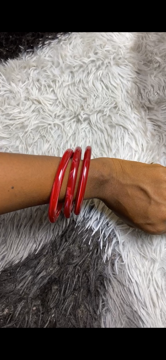 Bracelet rouge élégant