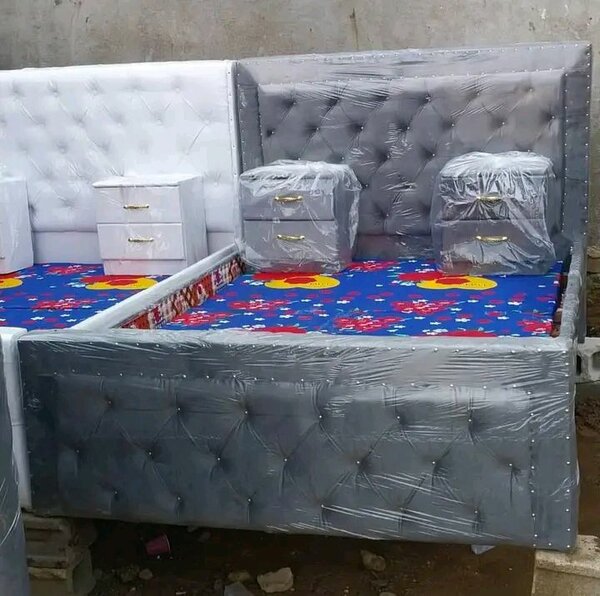 Lit double avec chevets