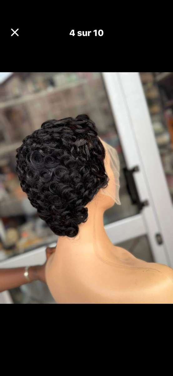 Perruque courte bouclée chic