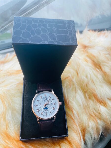 Montre classique élégante pour homme