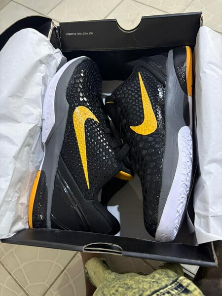 Nike Black Yellow Sneakers