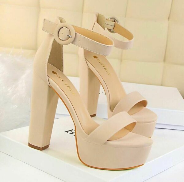 LADIES HEELS