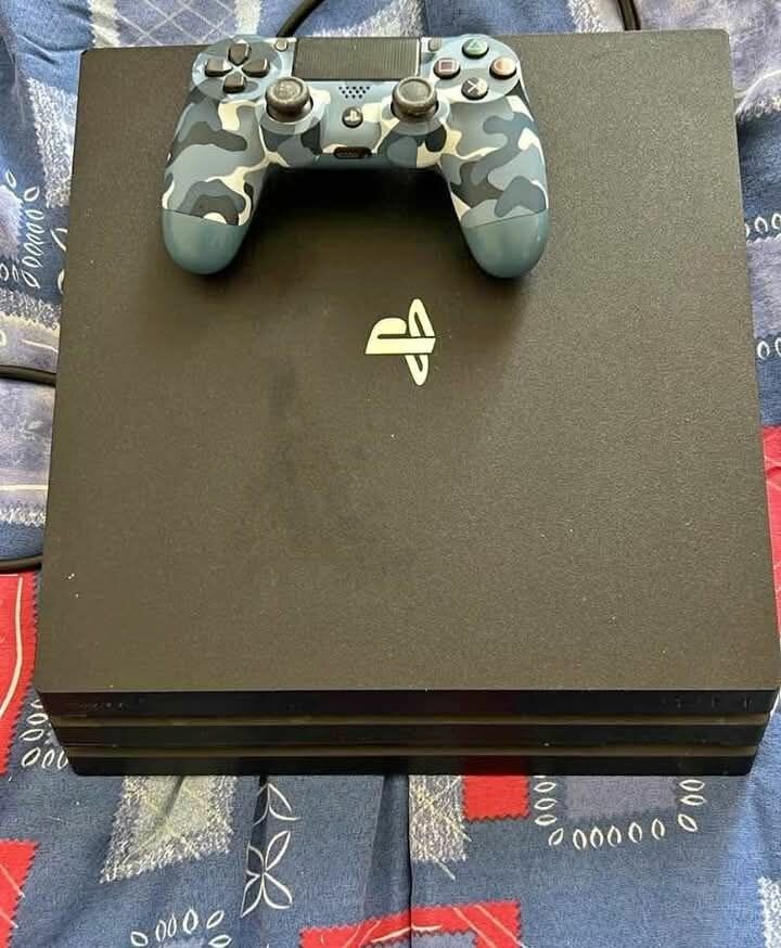 Console PS4 Pro avec manette