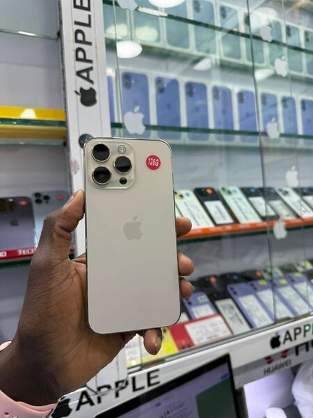 iPhone 14 Pro Max 128go en bon