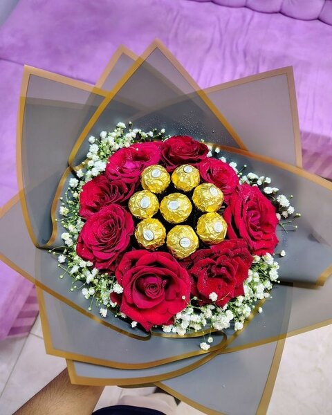 Bouquet de roses et chocolats