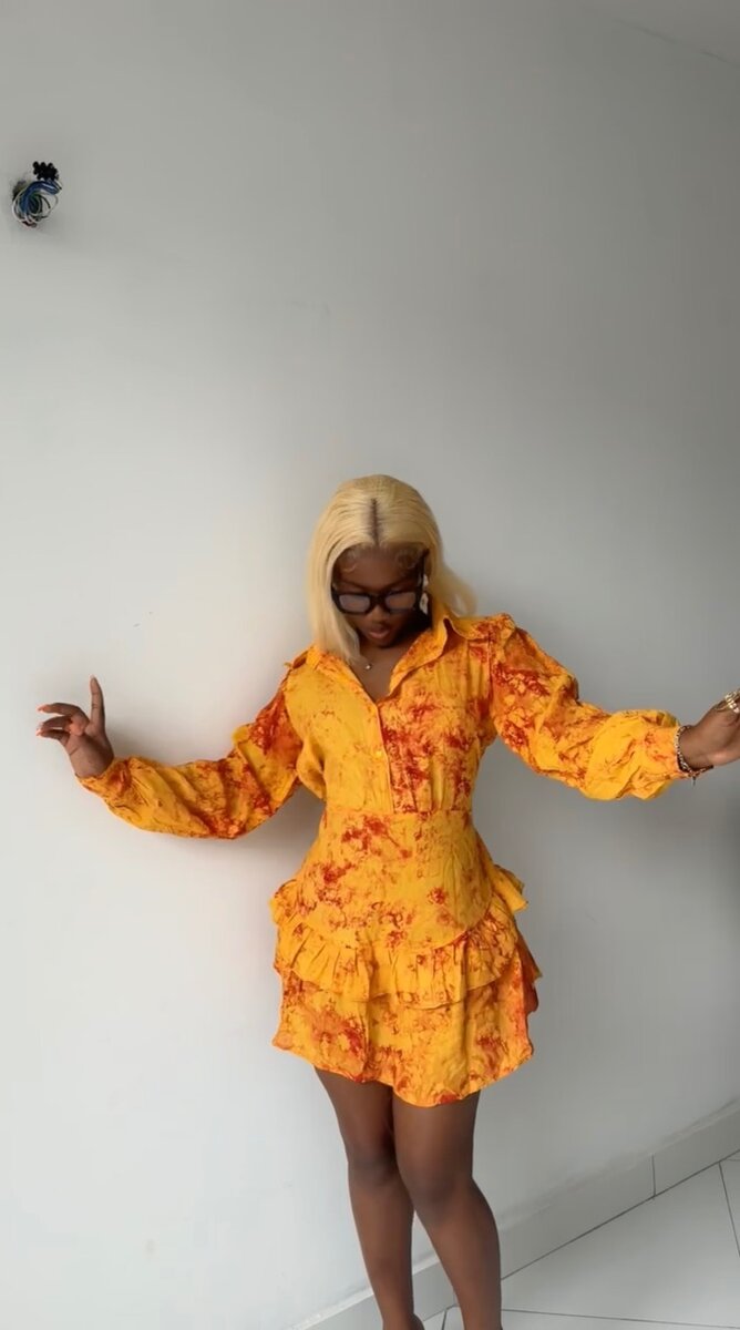 Robe colorée à volants élégante