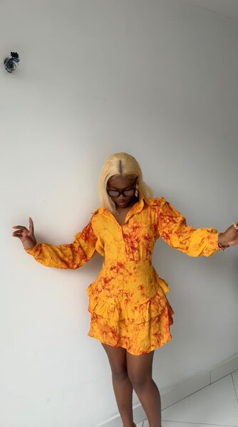 Robe colorée à volants élégante