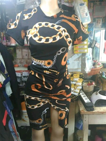 Robe élégante à motifs chaîne