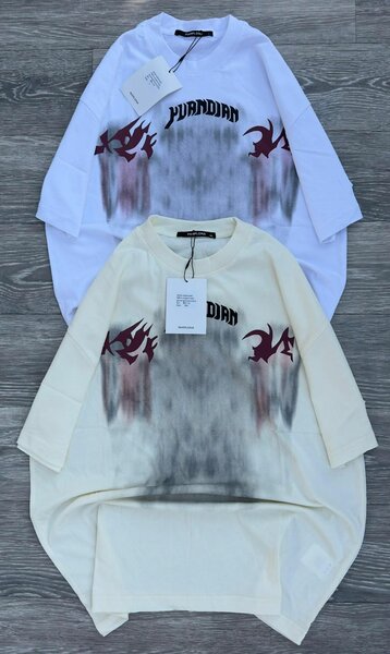 T-shirt ample imprimée moderne