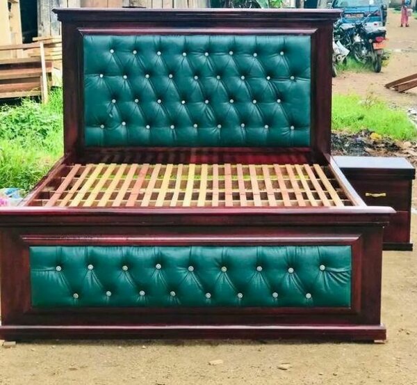 Meubles de luxe : canapé et lit capitonnés