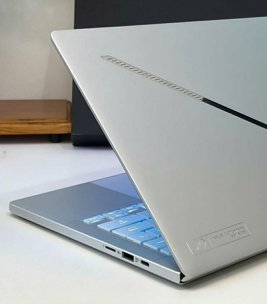 ASUS ROG ZEPHYRUS G14  2025