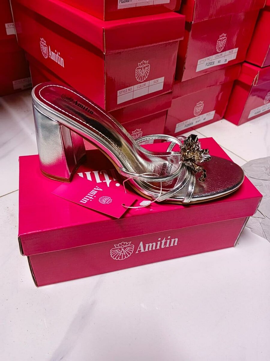 Sandales à talons argentées