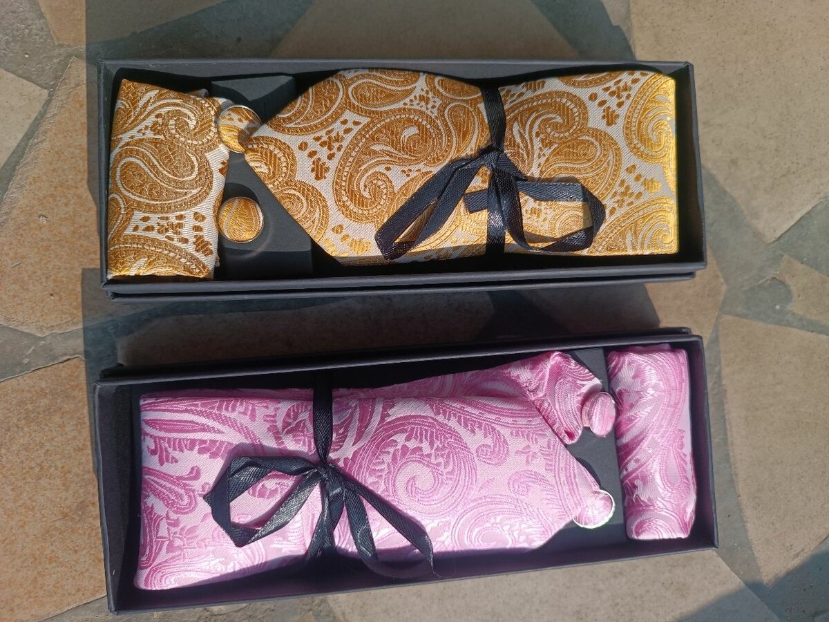 Elegant Tie and Cufflink Set