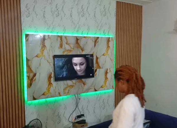 Panneau mural LED avec TV