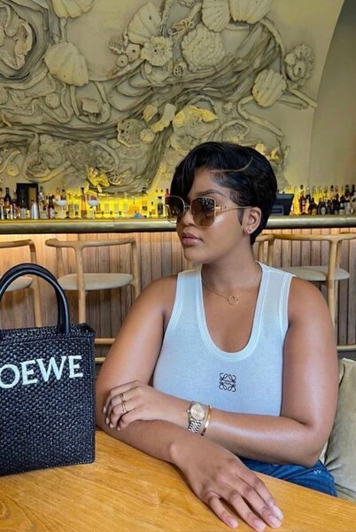 Perruques en cheveux naturels colorés