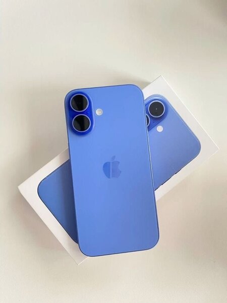 iPhone 16 en Couleurs Vives