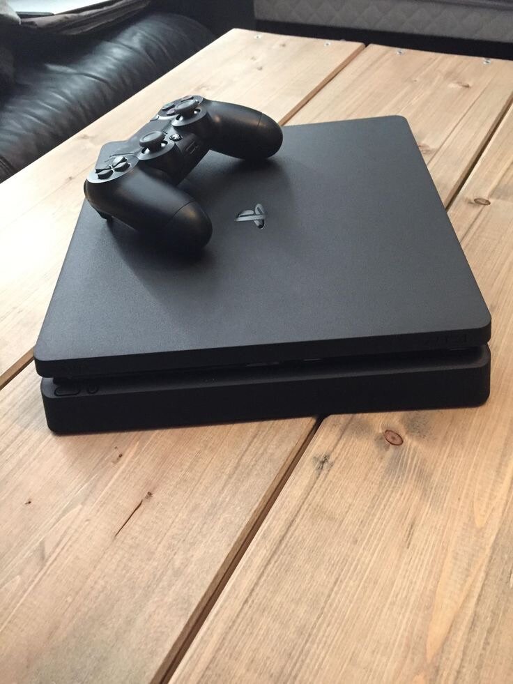 PlayStation 4 slim