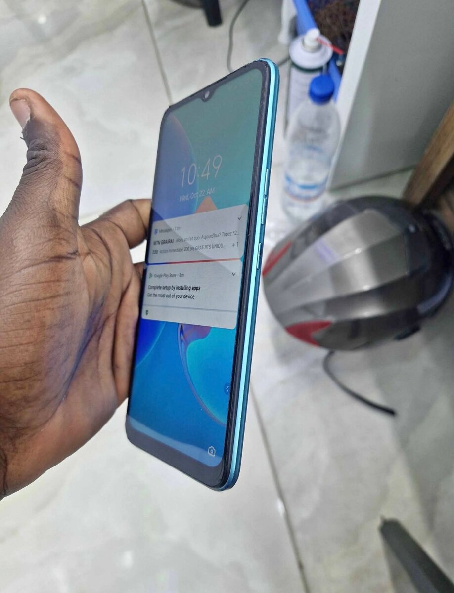 Smartphone Android bleu puissant