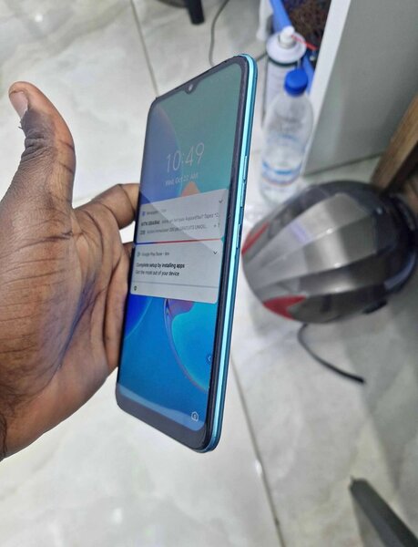 Smartphone Android bleu puissant