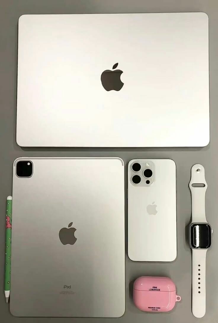Apple Set: Macbook, iPad, iPhone, Watch