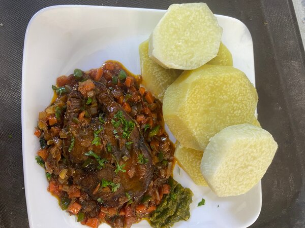 Plat de poisson et légumes