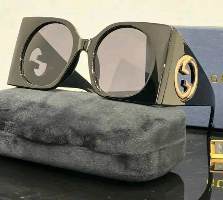 10.k avec le coffre d'origine