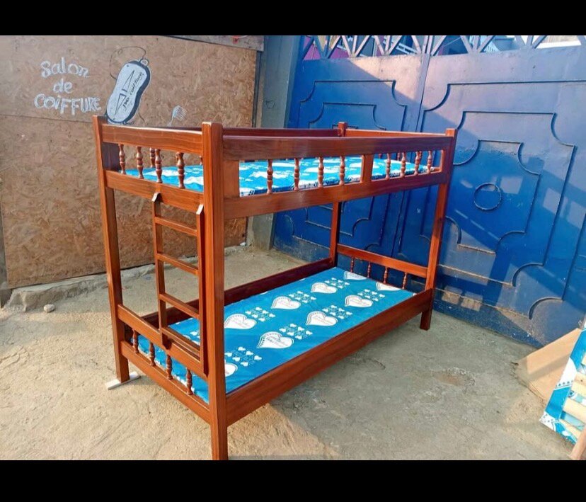 Lit superposé en bois élégant